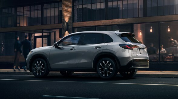 Side profile of a grey HR-V in the city. 